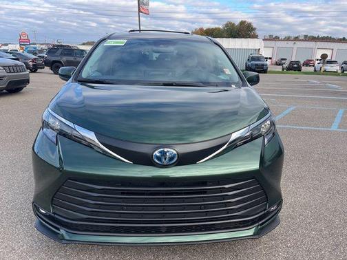 2025 Toyota Sienna XLE 7 Passenger