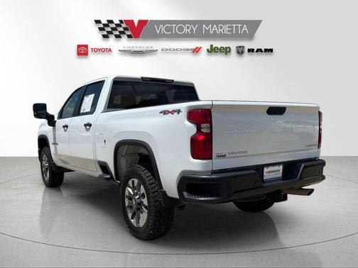 Summit White 2024 Chevrolet Silverado 2500 Custom
