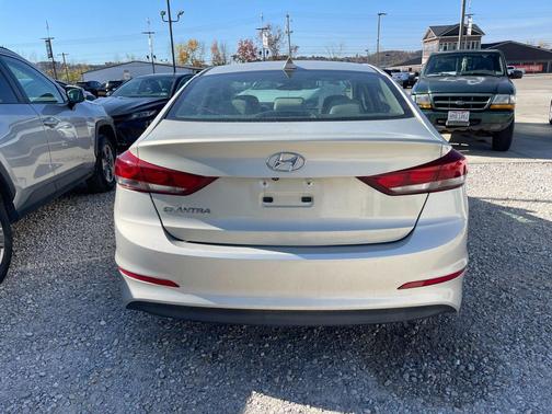 Mineral Beige Pearl 2017 Hyundai ELANTRA SE