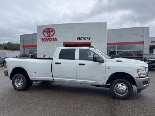 2024 RAM 3500 Tradesman Crew Cab 4x4 8' Box