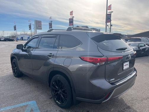 2023 Toyota Highlander Platinum