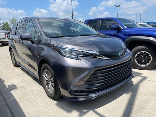 Predawn Gray Mica 2023 Toyota Sienna LE