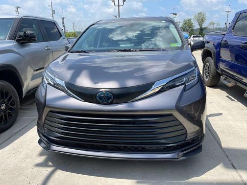 Predawn Gray Mica 2023 Toyota Sienna LE