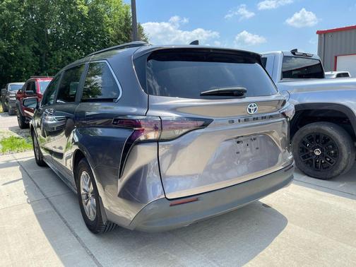 Predawn Gray Mica 2023 Toyota Sienna LE