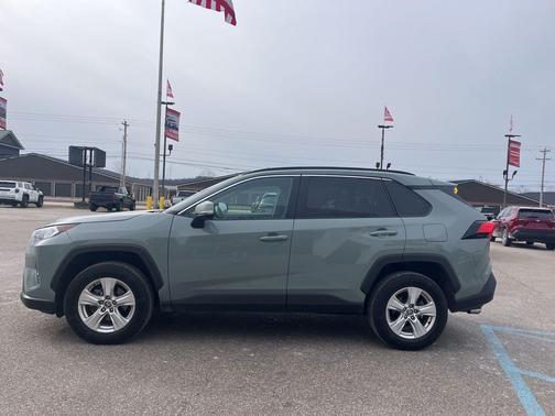 2021 Toyota RAV4 XLE