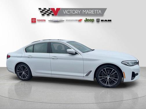 Alpine White 2022 BMW 530 i xDrive