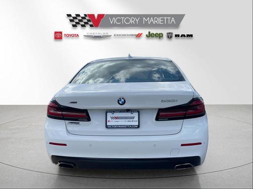 Alpine White 2022 BMW 530 i xDrive