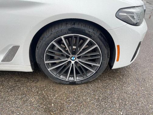 Alpine White 2022 BMW 530 i xDrive