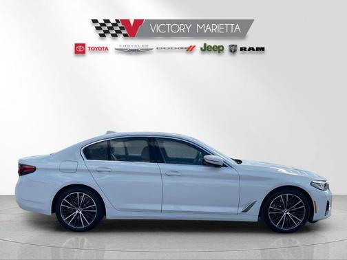 Alpine White 2022 BMW 530 i xDrive