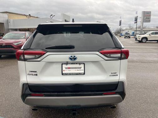 Wind Chill Pearl/Midnight Black Metallic 2023 Toyota RAV4 Hybrid SE