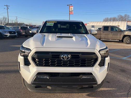 2024 Toyota Tacoma Hybrid TRD Sport