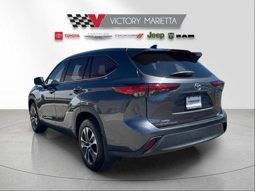 Magnetic Gray Metallic 2023 Toyota Highlander XLE