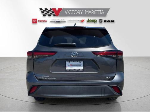 Magnetic Gray Metallic 2023 Toyota Highlander XLE