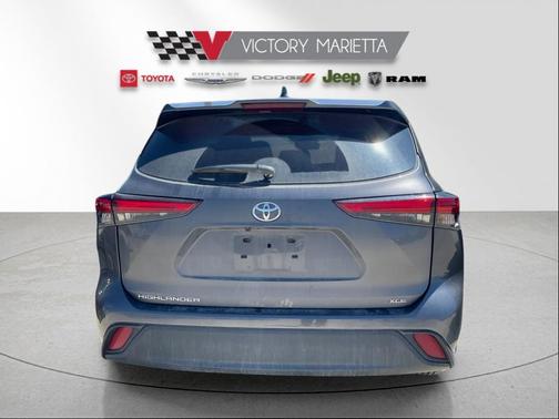 Magnetic Gray Metallic 2023 Toyota Highlander XLE