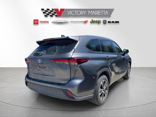 Magnetic Gray Metallic 2023 Toyota Highlander XLE