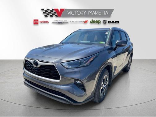 Magnetic Gray Metallic 2023 Toyota Highlander XLE
