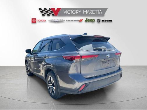Magnetic Gray Metallic 2023 Toyota Highlander XLE