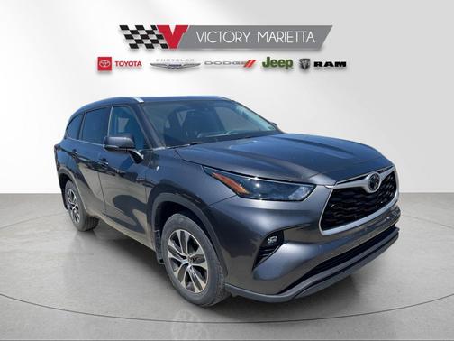 Magnetic Gray Metallic 2023 Toyota Highlander XLE