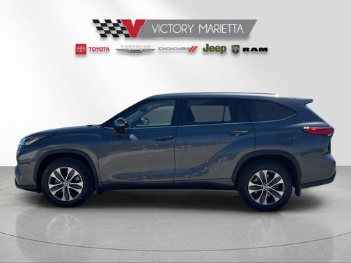 Magnetic Gray Metallic 2023 Toyota Highlander XLE