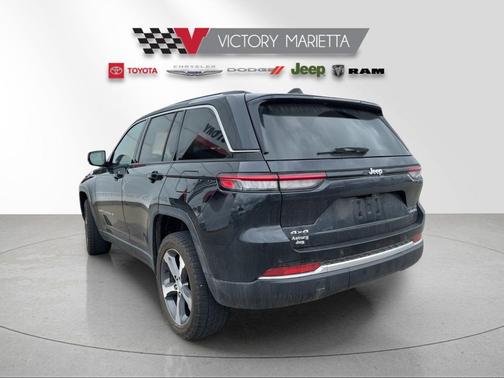 Diamond Black Crystal Pearlcoat 2023 Jeep Grand Cherokee Limited