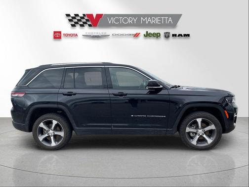 Diamond Black Crystal Pearlcoat 2023 Jeep Grand Cherokee Limited