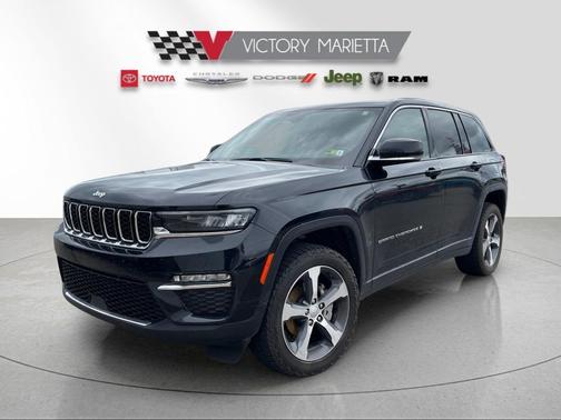 Diamond Black Crystal Pearlcoat 2023 Jeep Grand Cherokee Limited
