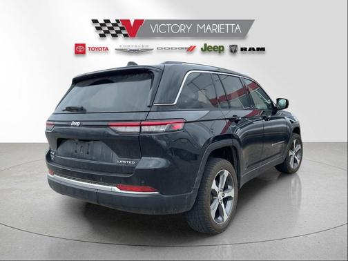 Diamond Black Crystal Pearlcoat 2023 Jeep Grand Cherokee Limited