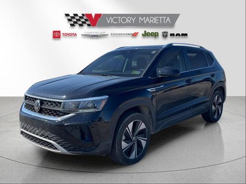 Deep Black Pearl 2024 Volkswagen Taos 1.5T SE