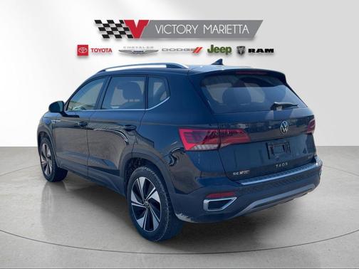 Deep Black Pearl 2024 Volkswagen Taos 1.5T SE