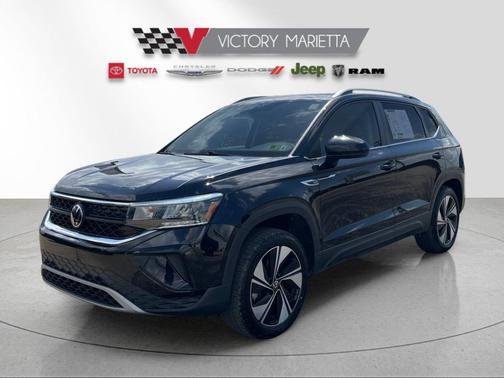 Deep Black Pearl 2024 Volkswagen Taos 1.5T SE