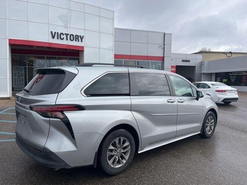 2022 Toyota Sienna XLE