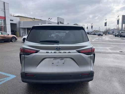 2022 Toyota Sienna XLE