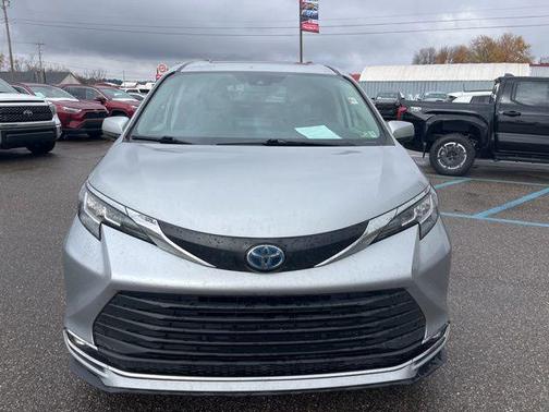 2022 Toyota Sienna XLE