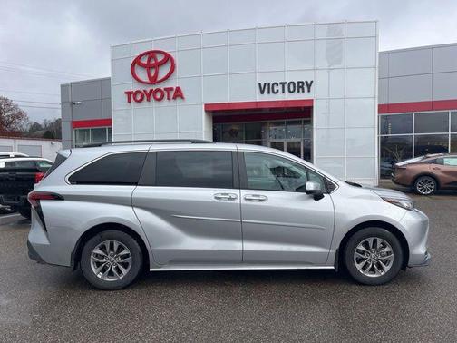 2022 Toyota Sienna XLE