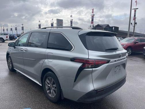 2022 Toyota Sienna XLE