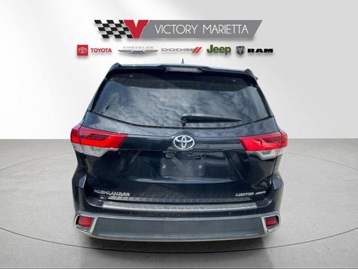 Midnight Black Metallic 2019 Toyota Highlander Limited