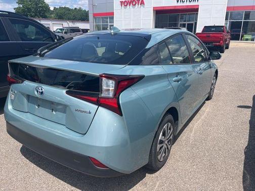 2022 Toyota Prius LE