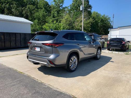 2025 Toyota Highlander Platinum