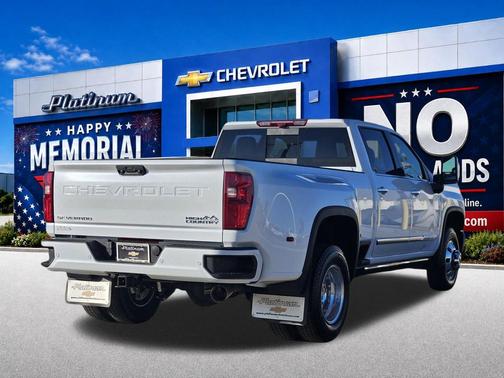 Polar White Tricoat 2026 Chevrolet Silverado 3500 High Country