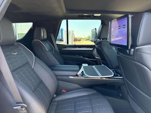 2025 Cadillac Escalade Sport Platinum