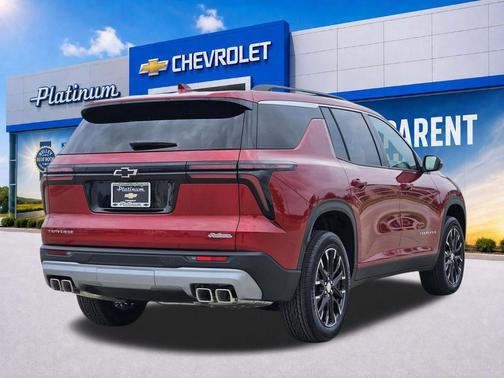 Radiant Red Tintcoat 2026 Chevrolet Traverse LT
