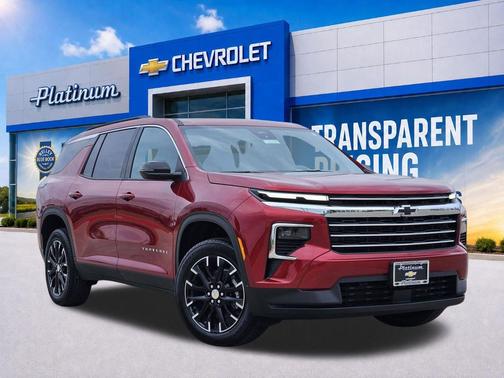 Radiant Red Tintcoat 2026 Chevrolet Traverse LT