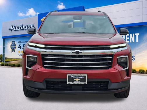 Radiant Red Tintcoat 2026 Chevrolet Traverse LT