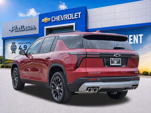 Radiant Red Tintcoat 2026 Chevrolet Traverse LT