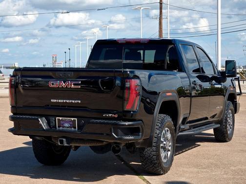 2024 GMC Sierra 2500 AT4