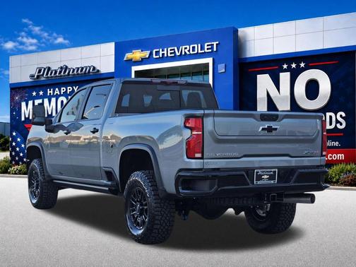 Sterling Gray Metallic 2026 Chevrolet Silverado 2500 Crew Cab, Standard Bed, XR2, 4WD