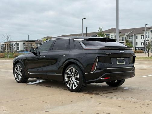 Stellar Black Metallic 2024 Cadillac LYRIQ Luxury