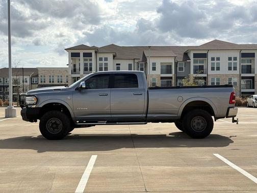 2022 RAM 3500 Laramie Crew Cab 4x4 8' Box