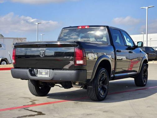 2024 RAM 1500 Classic Warlock Crew Cab 4x4 5'7' Box