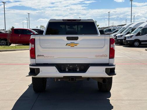 Summit White 2022 Chevrolet Silverado 2500 High Country